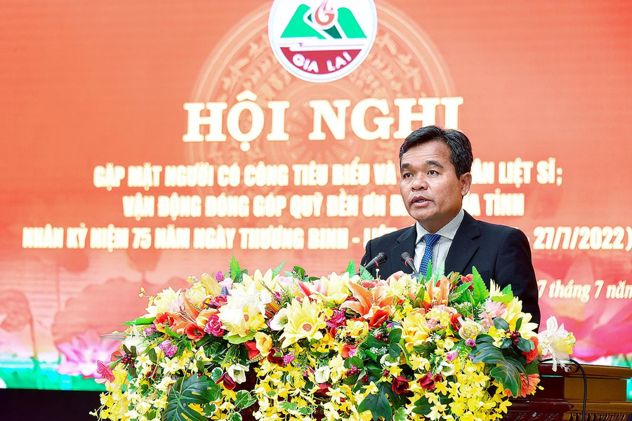 0 Đồng chí Hồ Văn Niên-Bí thư Tỉnh ủy, Chủ tịch HĐND tỉnh phát biểu tại hội nghị