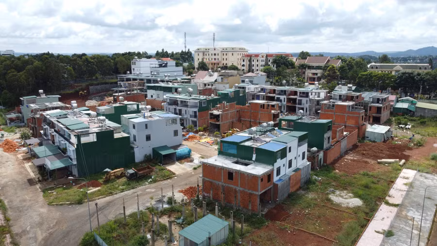 Khu nhà ở xã hội đến nay vẫn chưa được hoàn thành. Ảnh: THANH QUÂN