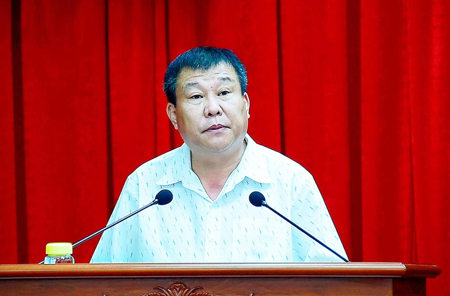 Chủ nhiệm Ủy ban Kiểm tra Tỉnh ủy Thái Thanh Bình báo cáo công tác thanh tra, kiểm tra 6 tháng đầu năm tại hội nghị. Ảnh: Đức Thụy