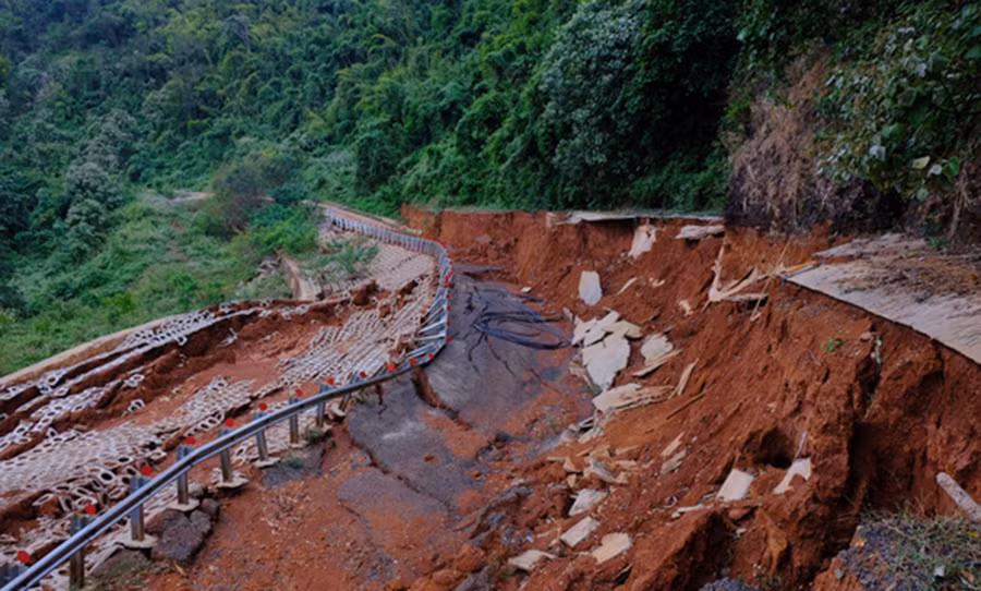 Công trình đường giao thông từ quốc lộ 28 vào khu du lịch sinh thái văn hóa kết hợp công viên vui chơi giải trí Liêng Nung dài 2,5km, có tổng mức đầu tư 26,8 tỷ đồng