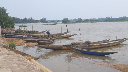 Sông Cánh Hòm chảy qua làng Bách Lộc ở Gio Linh, Quảng trị  Sông Cánh Hòm chảy qua làng Bách Lộc ở Gio Linh, Quảng trị