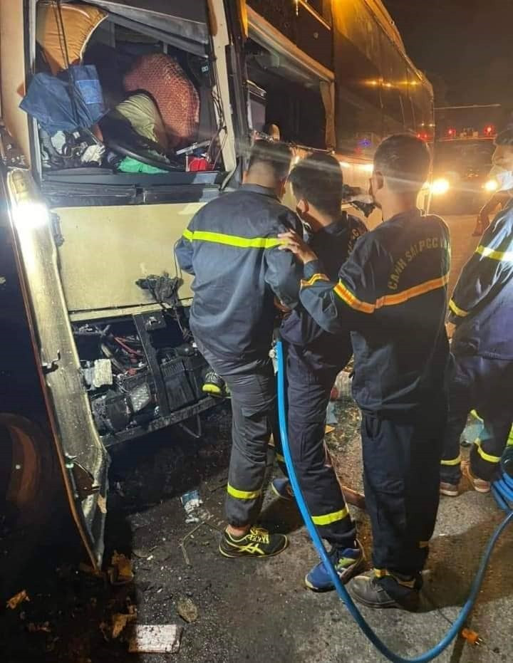 Vụ tai nạn giao thông gây thương vong và thiệt hại về tài sản. Ảnh: VT