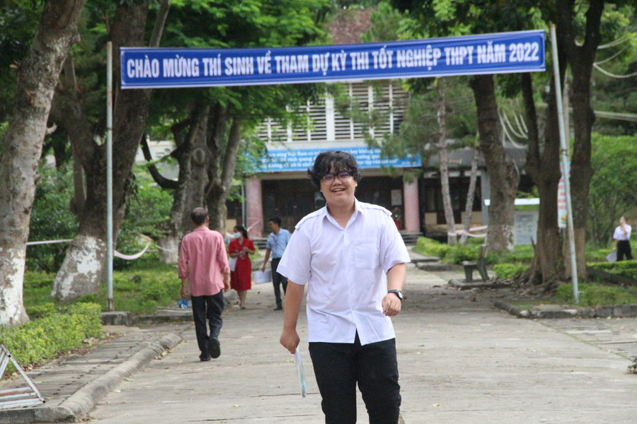  Hồ Ngọc An là thí sinh đầu tiên rời phòng thi trong môn thi cuối cùng. Ảnh: Đức Nhật