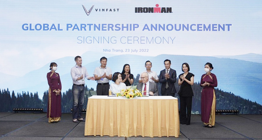 VinFast ký thỏa thuận hợp tác toàn cầu với IRONMAN. Ảnh nguồn congthuong.vn