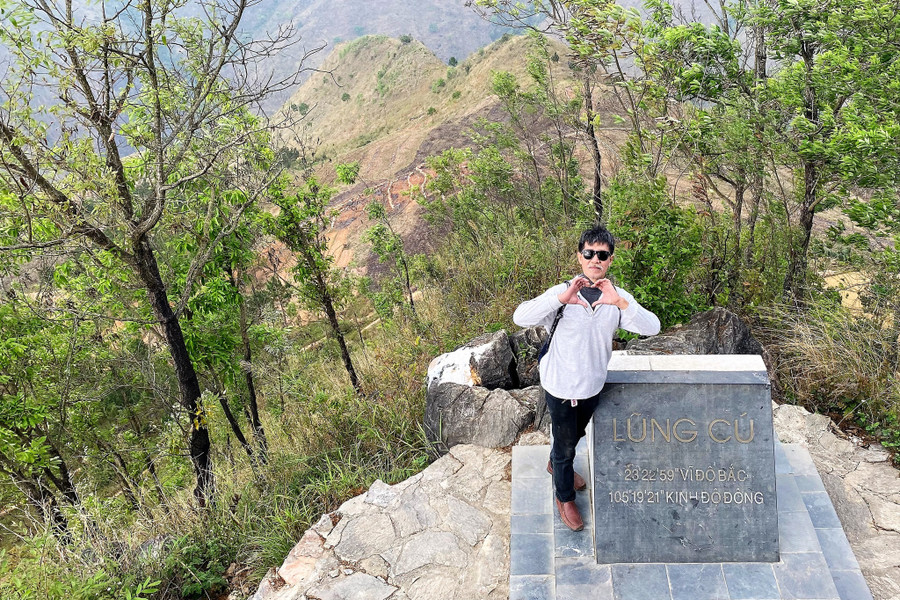 Tấm bảng đá ghi tọa độ Lũng Cú. Ảnh: Mai Thanh Hải
