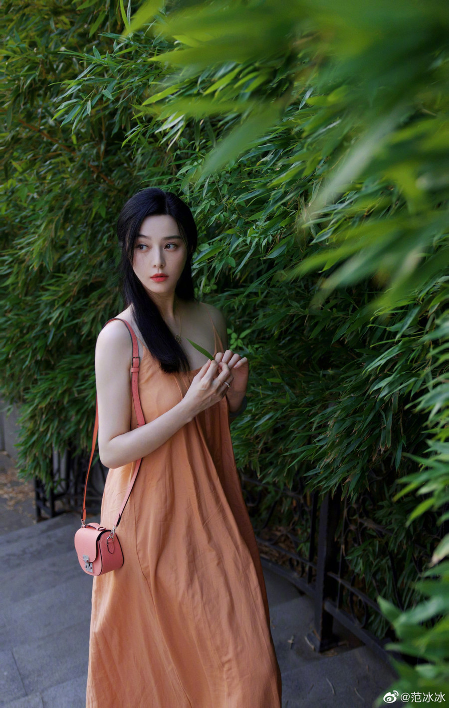 Trước hàng loạt quy định hạn chế nghệ sĩ dính 