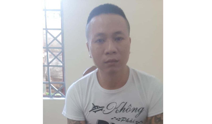 Đối tượng Lương Thành Trung bị bắt giữ vì liên quan đến vụ khai thác 7 cây gỗ hương. Ảnh Công an huyện Kbang cung cấp Đối tượng Lương Thành Trung bị bắt giữ vì liên quan đến vụ khai thác 7 cây gỗ hương. Ảnh Công an huyện Kbang cung cấp