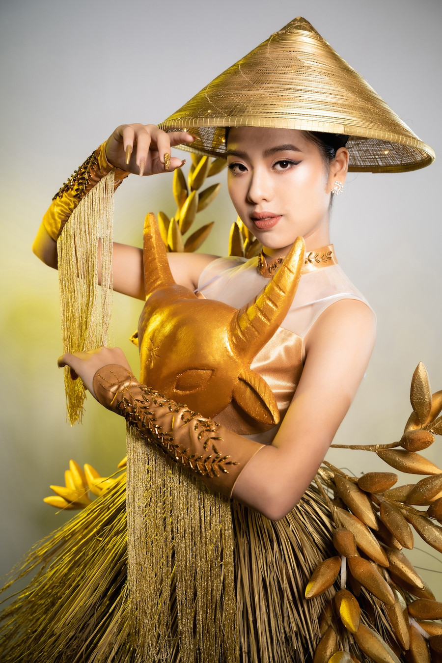 Cận cảnh bộ trang phục dân tộc của Ngô Ngọc Gia Hân. Ảnh: NVCC