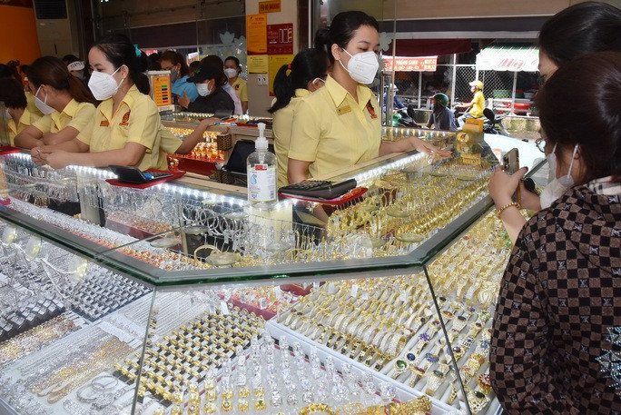 USD tăng giá rất mạnh khiến giới đầu cơ không dám đưa vốn vào giá vàng hôm nay. USD tăng giá rất mạnh khiến giới đầu cơ không dám đưa vốn vào giá vàng hôm nay.