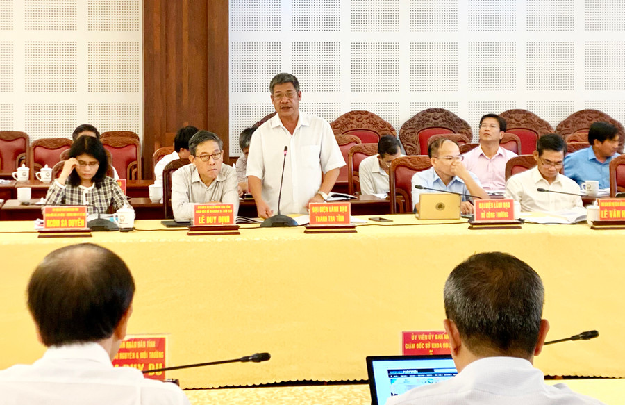 Đại diện Thanh tra tỉnh cho rằng cần tăng cường trách nhiệm thực hiện công vụ của công chức nhà nước. Ảnh: Hà Duy