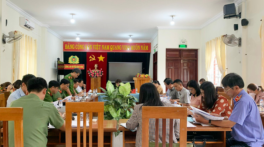 Quang cảnh buổi làm việc. Ảnh: R'Ô HOK Quang cảnh buổi làm việc. Ảnh: R'Ô HOK