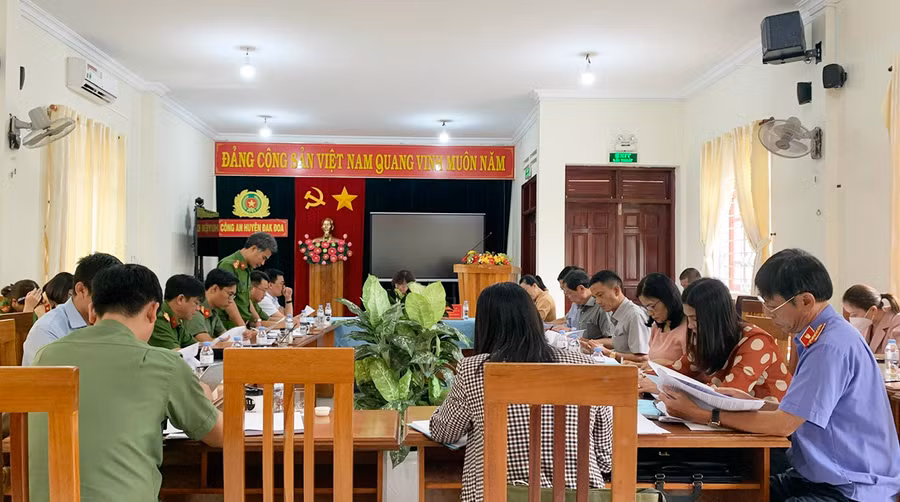 Quang cảnh buổi làm việc. Ảnh: R'Ô HOK