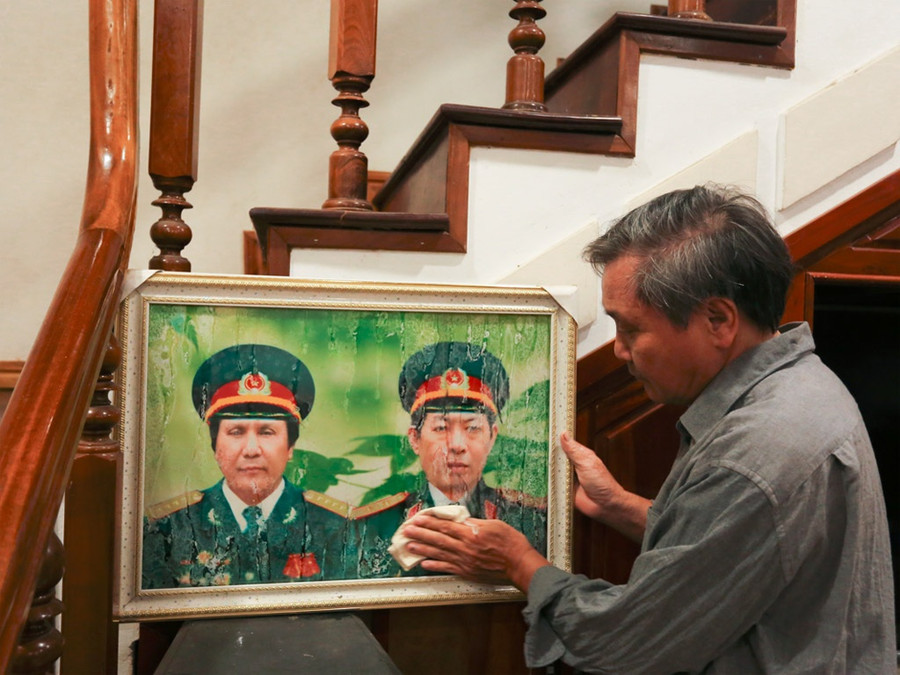 Ông Châu luôn trân quý ký ức cùng các đồng đội năm xưa. Ảnh: Lê Hoài Nhân