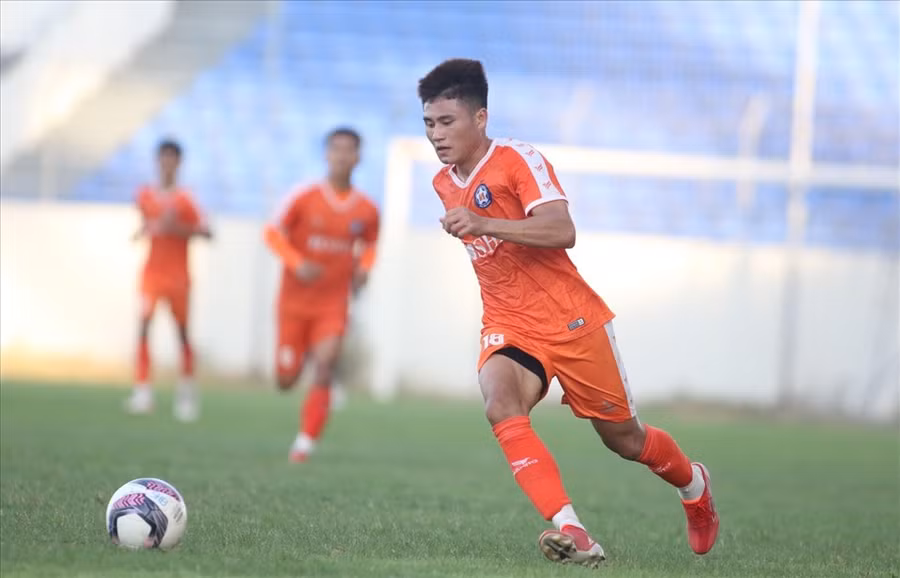 Cầu thủ trẻ Phi Hoàng là phát hiện mới tại V.League 2022, thi đấu nổi bật giúp Đà Nẵng thoát khỏi nhóm cuối bảng. Ảnh: ĐNFC 