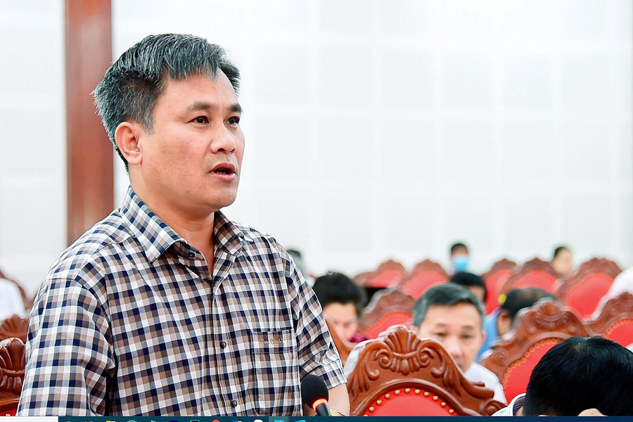 Bí thư Thị ủy An Khê Nguyễn Xuân Phước đề xuất nên có sự tham gia của các nhà khoa học trong thực hiện Nghị quyết số 09 của Tỉnh ủy về bảo tồn, phát triển cây dược liệu. Ảnh: Đức Thụy