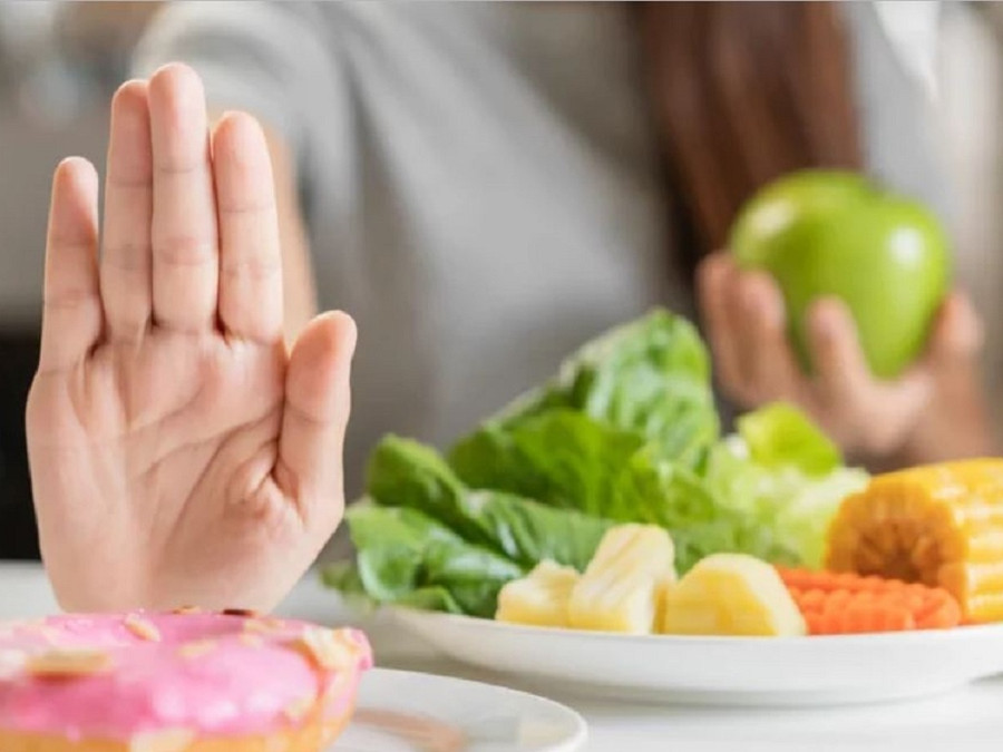 Để khỏe mạnh và sống thọ, chúng ta phải áp dụng cùng lúc cả chế độ ăn uống lành mạnh và tập luyện thể thao thường xuyên. Ảnh: Shutterstock