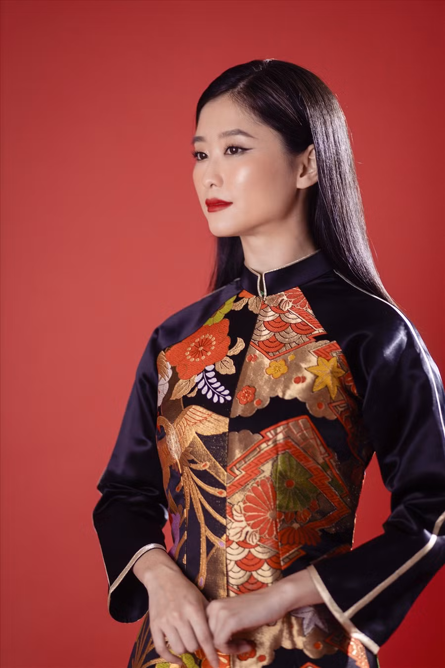 Hoa hậu Ngọc Hân đặt khá nhiều tâm huyết với bộ sưu tập áo dài lần này với hy vọng sẽ có cơ hội đưa 