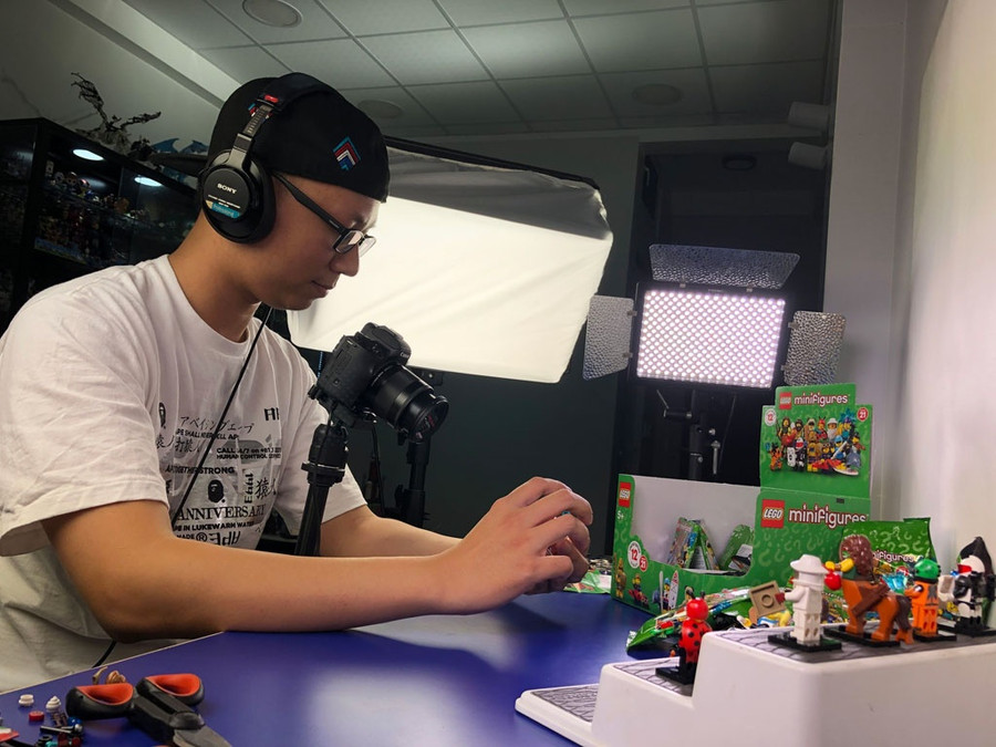 YouTuber đang thực hiện sáng tạo nội dung cho trẻ em. Ảnh: Phạm Hữu YouTuber đang thực hiện sáng tạo nội dung cho trẻ em. Ảnh: Phạm Hữu