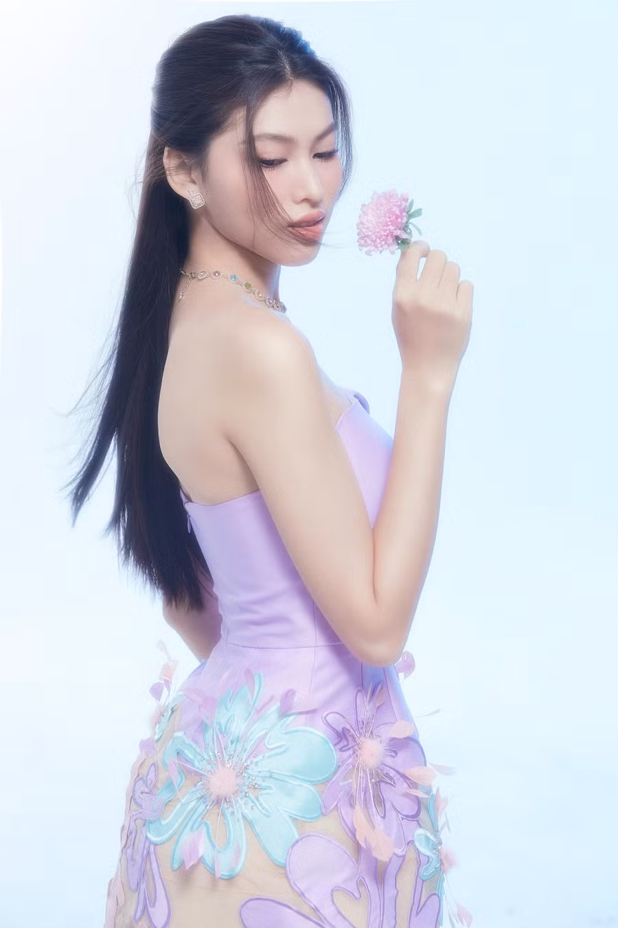  Ngọc Thảo không chỉ được biết là nàng Á hậu quyến rũ của showbiz Việt mà còn được yêu mến nhờ thành tích top 20 Miss Grand International - Hoa hậu Hoà bình Quốc tế 2020.