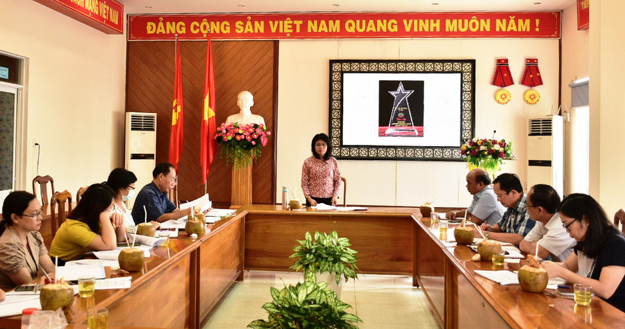  Quang cảnh buổi họp Ban Quản lý Quỹ Đền ơn đáp nghĩa. Ảnh: Đinh Yến