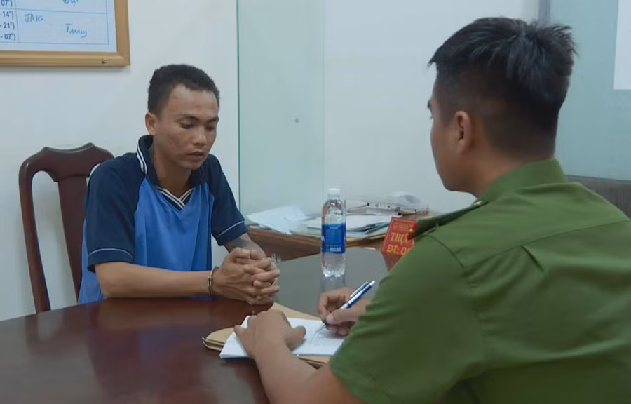 Nguyễn Đình Toàn tại cơ quan công an. Ảnh: Công an cung cấp