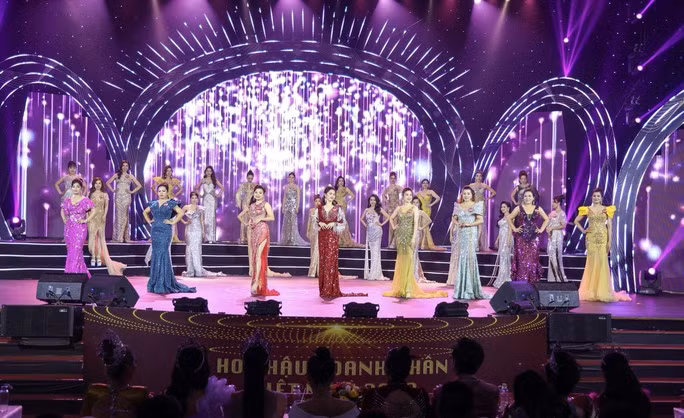 Phần thi trang phục dạ hội