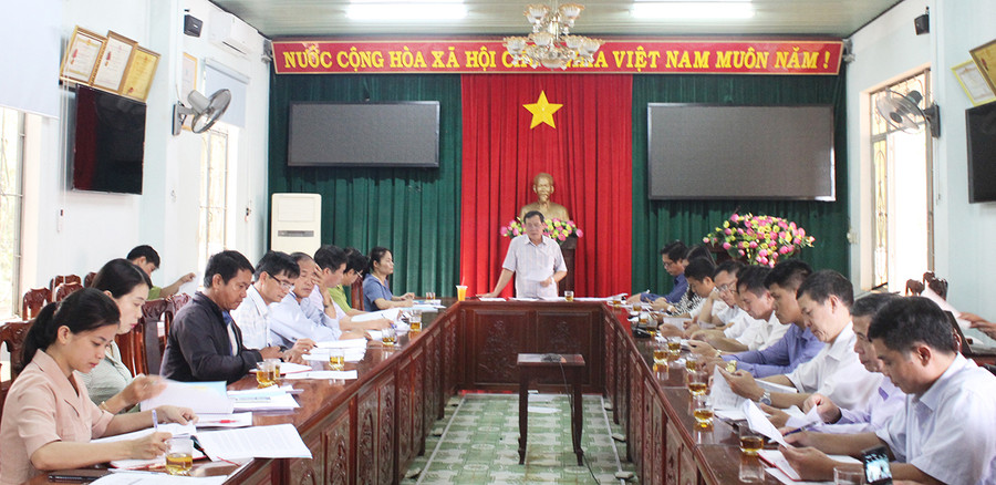 Đoàn giám sát làm việc với UBND huyện Chư Păh. Ảnh: Nguyễn Diệp Đoàn giám sát làm việc với UBND huyện Chư Păh. Ảnh: Nguyễn Diệp