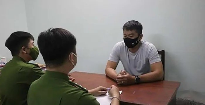 Công an quận Bình Thạnh (TP.HCM) làm việc đối với Đ.Q.B (40 tuổi, ngụ quận Bình Thạnh), hành hung bác sĩ. Ảnh: LĐO Công an quận Bình Thạnh (TP.HCM) làm việc đối với Đ.Q.B (40 tuổi, ngụ quận Bình Thạnh), hành hung bác sĩ. Ảnh: LĐO