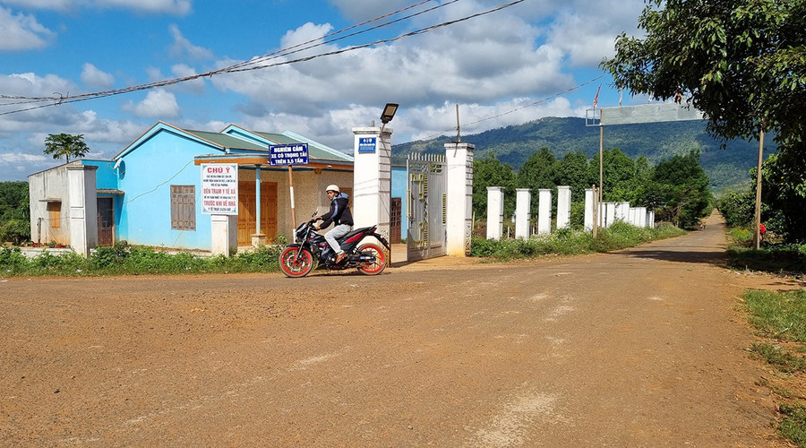 Một góc thôn Đak Mong hôm nay. Ảnh: Hà Phương Một góc thôn Đak Mong hôm nay. Ảnh: Hà Phương