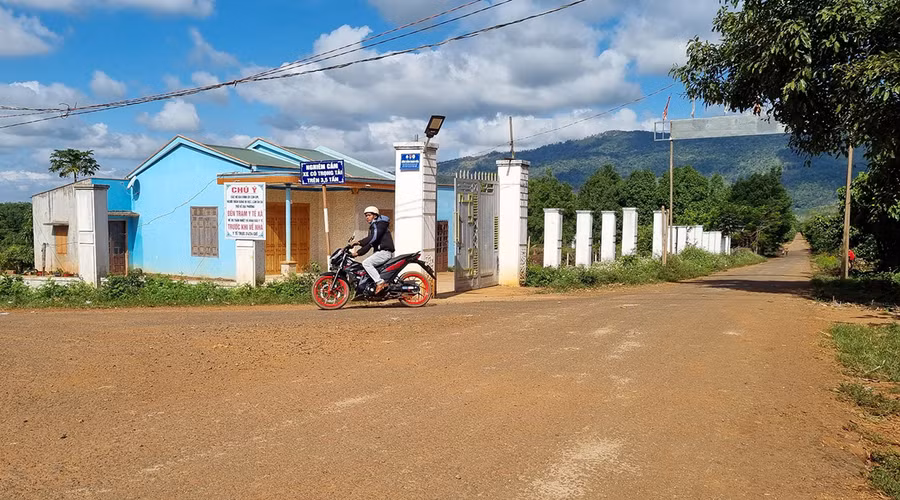  Một góc thôn Đak Mong hôm nay. Ảnh: Hà Phương