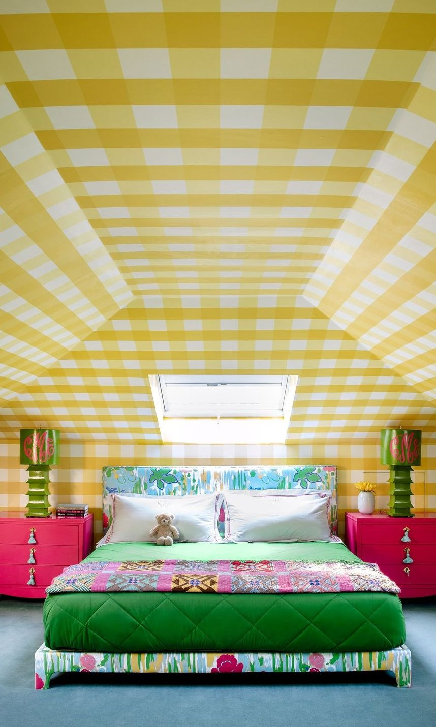 Kiến trúc kỳ quặc, cùng với màu sắc bắt mắt và các loại vải vui nhộn, khiến nơi đây có cảm giác giống như một câu lạc bộ.