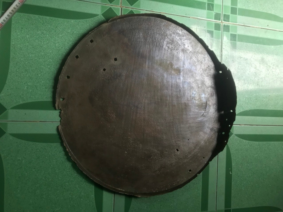 Mặt dưới của mặt trống đồng Đông Sơn cổ. Ảnh: BTĐT Mặt dưới của mặt trống đồng Đông Sơn cổ. Ảnh: BTĐT