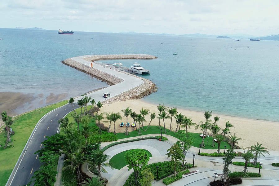 Theo đạo diễn Hoàng Nhật Nam, sàn diễn thời trang được thiết kế có độ dài lên đến 300m nối từ bến cầu tàu và chạy dọc theo đường bãi biển. Sau sự kiện này, các thí sinh Hoa hậu Thế giới Việt Nam 2022 tiếp tục bước vào đêm chung kết diễn ra vào ngày 12.8 tại Quy Nhơn (Bình Định). Ảnh: BTC