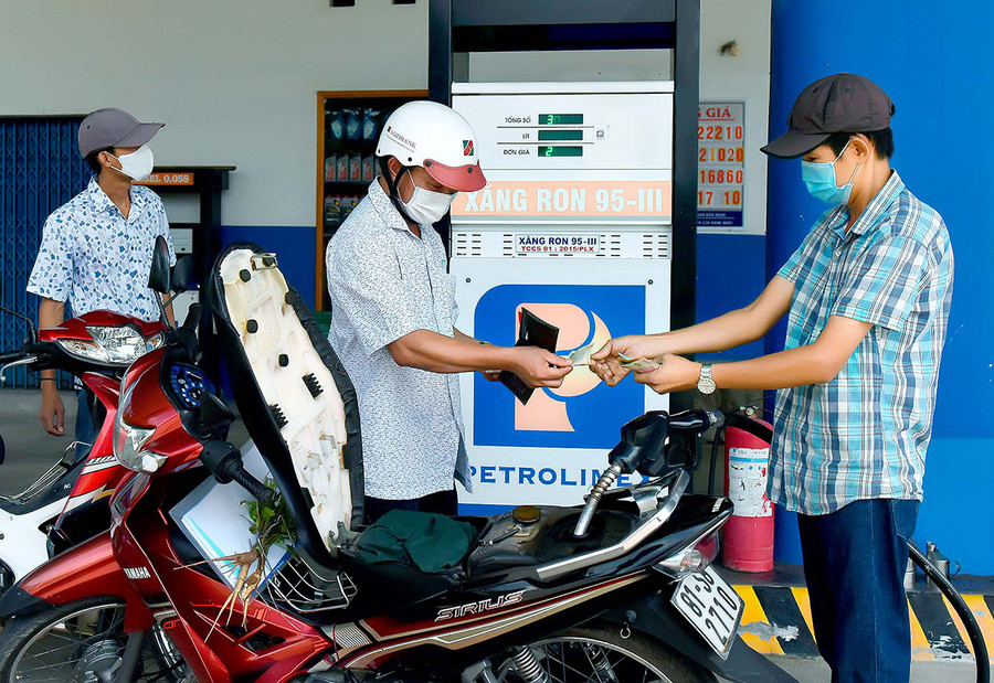 Giá xăng dầu có thể tiếp tục giảm sâu trong kỳ điều hành 21-7. Ảnh: Đức Thụy Giá xăng dầu có thể tiếp tục giảm sâu trong kỳ điều hành 21-7. Ảnh: Đức Thụy