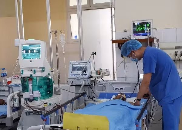 Hai bệnh nhân ngộ độc rượu ở thôn Đạ Nghịt đã tử vong. Ảnh: LV