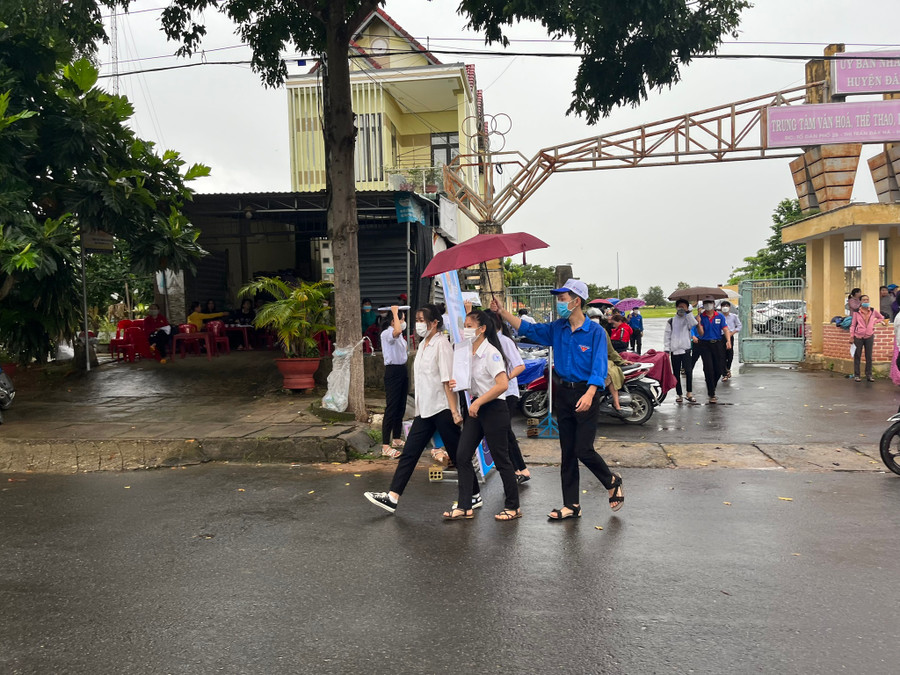  Tuổi trẻ Kon Tum có nhiều hoạt động thiết thực đồng hành cùng sĩ tử. 