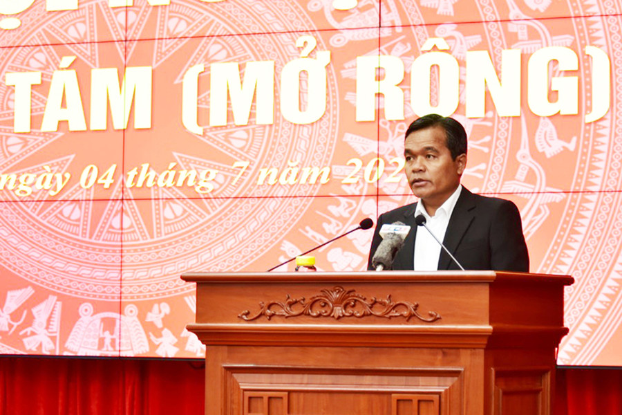 Bí thư Tỉnh ủy Hồ Văn Niên phát biểu khai mạc hội nghị. Ảnh: Đức Thụy