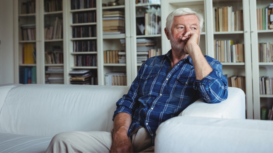 Ngược lại, những người góa vợ hoặc chồng, có tiên lượng xấu nhất. Ảnh: Shutterstock  Ngược lại, những người góa vợ hoặc chồng, có tiên lượng xấu nhất. Ảnh: Shutterstock