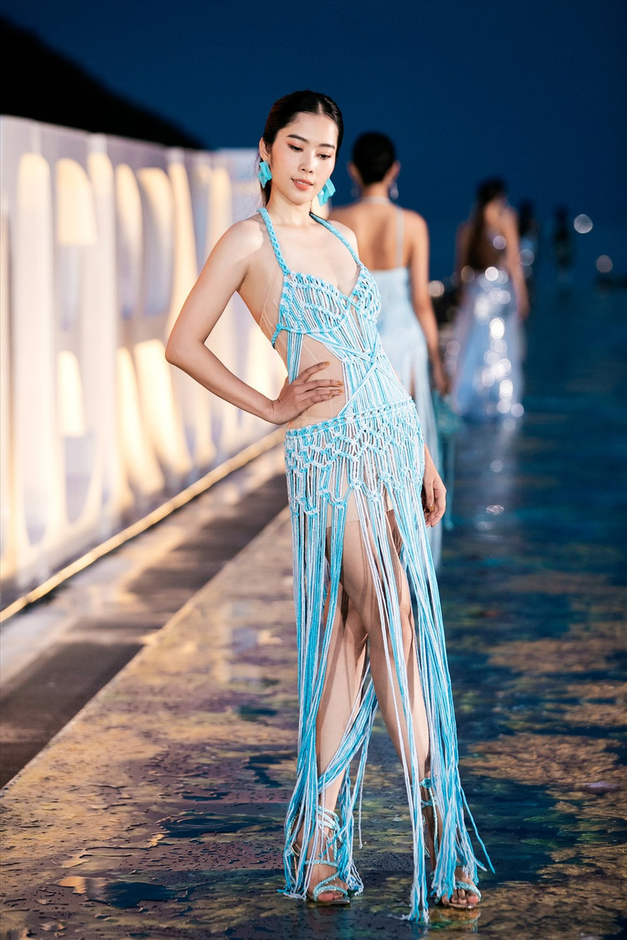 Nam Em lấy lại vóc dáng sau thời gian giảm cân, tự tin tạo dáng trên sàn diễn.