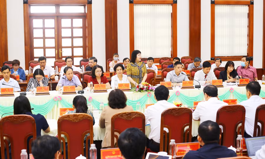 Với tinh thần khách quan, nhiều doanh nghiệp, hợp tác xã đã thẳng thắn nêu một số khó khăn, vướng mắc tại Hội nghị tiếp xúc và đối thoại giữa Thường trực HĐND tỉnh với doanh nghiệp, hợp tác xã (HTX) trên địa bàn tỉnh vào ngày 10-6.. Ảnh: Trần Dung