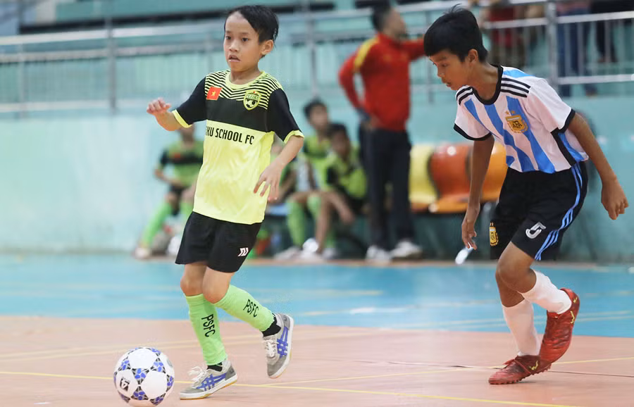 Các cầu thủ nhí đã trình diễn những pha bóng hay với nhiều bàn thắng đẹp Ảnh Văn Ngọc.jpg