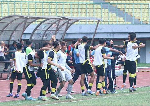 Niềm vui của U19 Malaysia sau khi vào chung kết giải U19 Đông Nam Á  Niềm vui của U19 Malaysia sau khi vào chung kết giải U19 Đông Nam Á