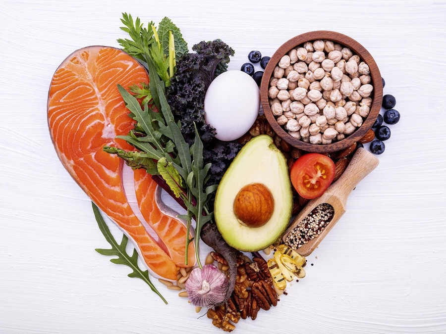 Bổ sung 6 loại siêu thực phẩm này vào chế độ ăn uống hằng ngày để đảm bảo trái tim của bạn luôn khỏe mạnh và giảm nguy cơ đau tim. Ảnh: Shutterstock