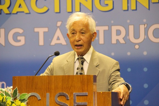 Giáo sư Trần Thanh Vân phát biểu tại buổi khai mạc hội thảo khoa học