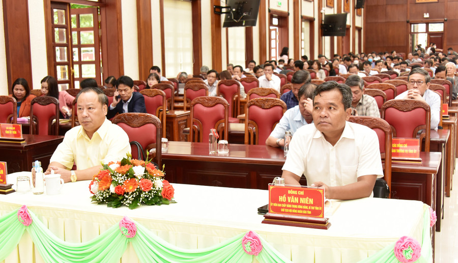 Các đại biểu tham dự hội nghị tại điểm cầu Hội trường 2-9 (TP. Pleiku). Ảnh: Đức Thụy Các đại biểu tham dự hội nghị tại điểm cầu Hội trường 2-9. Ảnh: Đức Thụy