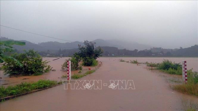 Nước dâng cao tại khu vực cầu tràn Đăk Wet (xã Đăk Pxi, huyện Đăk Hà, tỉnh Kon Tum). Ảnh tư liệu: TTXVN phát