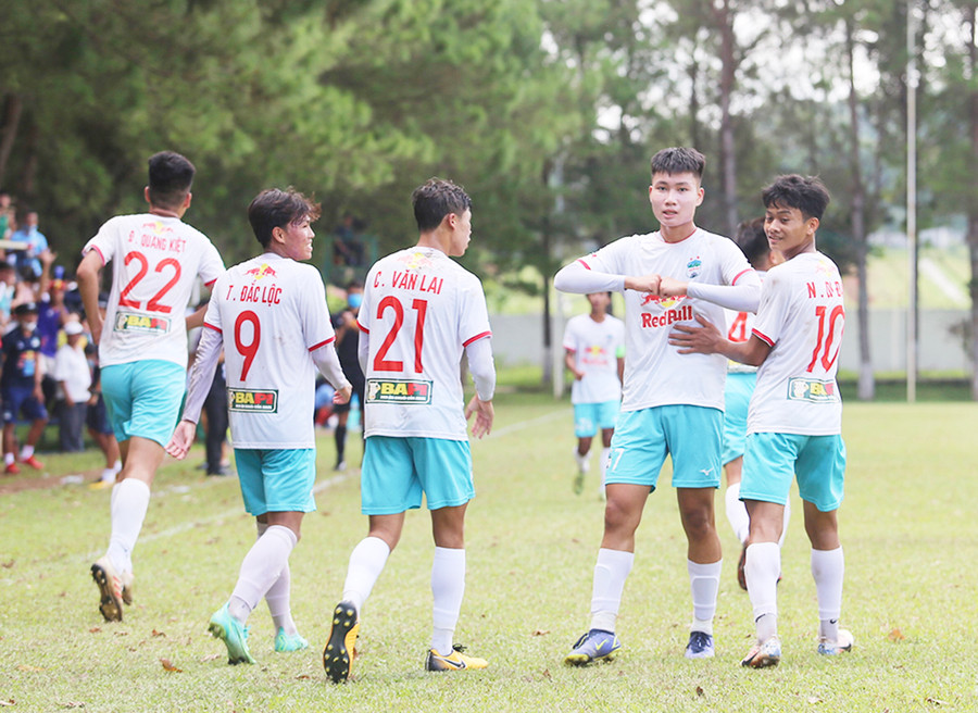 Nòng cốt của U15 HAGL là các cầu thủ vừa thi đấu vòng loại U17 Quốc gia 2022. Ảnh: Văn Ngọc Nòng cốt của U15 HAGL là các cầu thủ vừa thi đấu vòng loại U17 Quốc gia 2022. Ảnh: Văn Ngọc