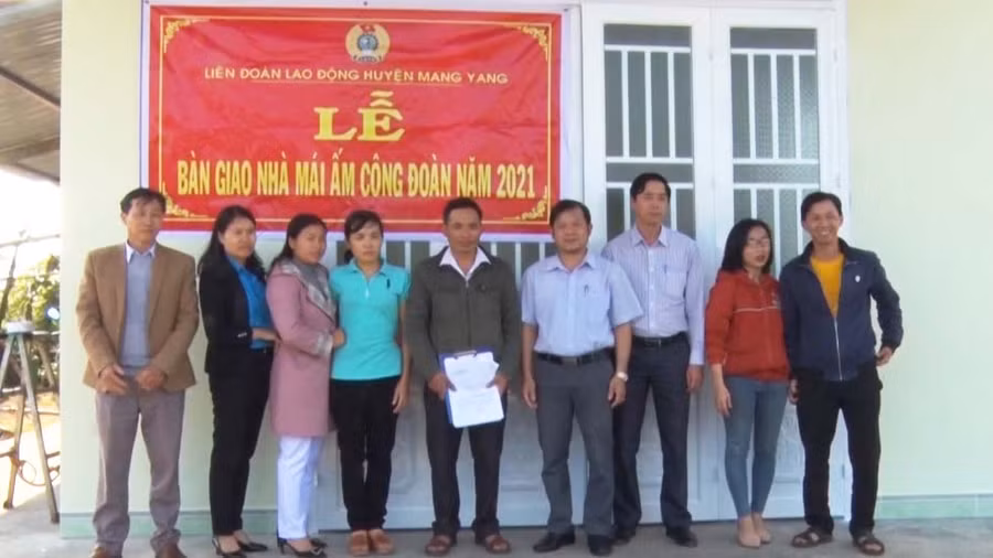 Những ngôi nhà “Mái ấm Công đoàn” giúp các gia đình đoàn viên có hoàn cảnh khó khăn ổn định chỗ ở, yên tâm công tác. Ảnh: Hà Phương