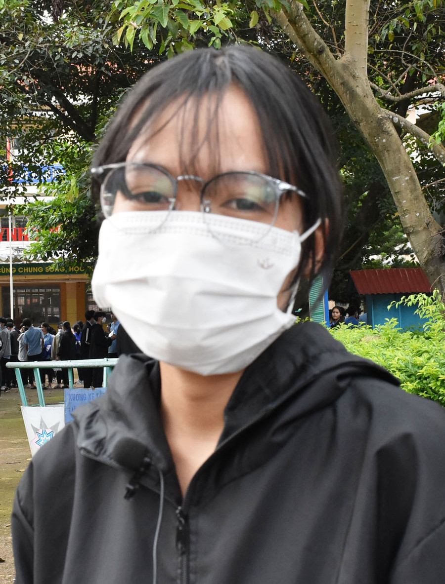 Em Nguyễn Thị Nhung là thí sinh duy nhất thi môn tiếng Trung tại điểm thi Trường THPT Huỳnh Thúc Kháng (thị trấn Ia Kha, huyện Ia Grai). Ảnh: Hà Phương