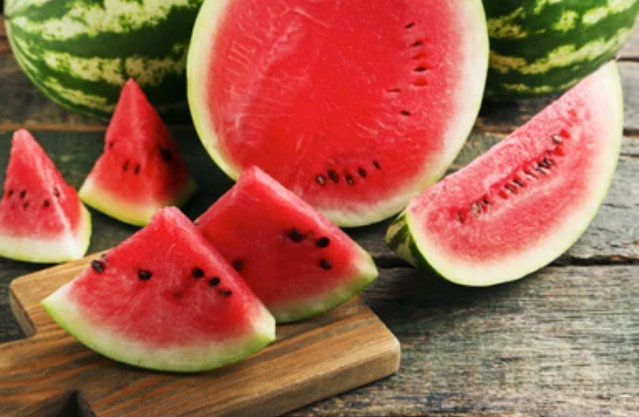 Nên ăn dưa hấu thay vì uống nước ép. Ảnh: Shutterstock Nên ăn dưa hấu thay vì uống nước ép. Ảnh: Shutterstock